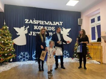 Wyróżnienie dla Zuzanny Łączkowskiej za udział w VII Międzyprzedszkolnym Konkursie Kolęd i Pastorałek „Zaśpiewajmy Kolędę Jezusowi”
